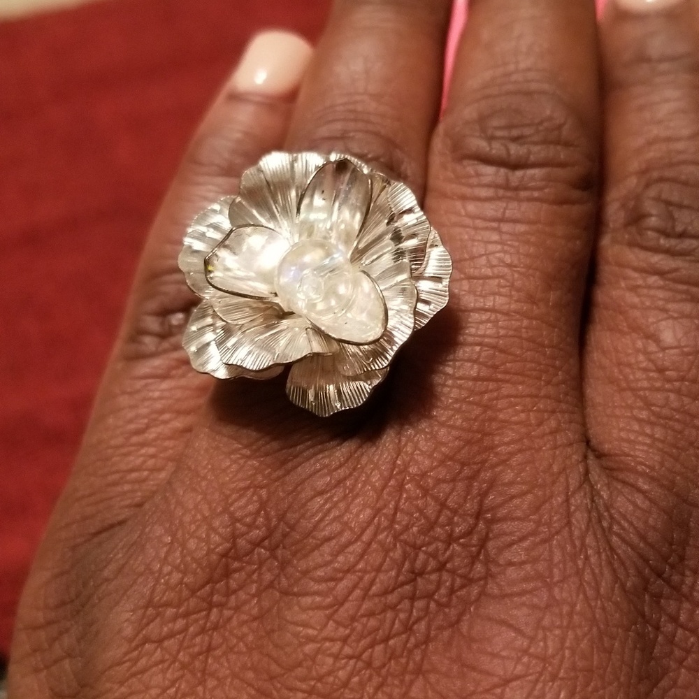 Flower  Ring - Picture 3 of 4